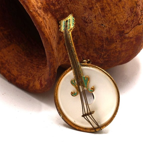 Vintage Spanish Stringed Banjo Pearly Center Green Enamel Brass Tone Brooch - Picture 2 of 13